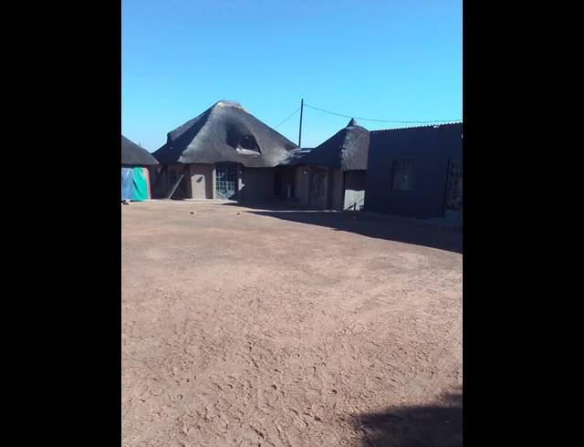 1,078M² BUSINESS FOR SALE IN LETHLABILE